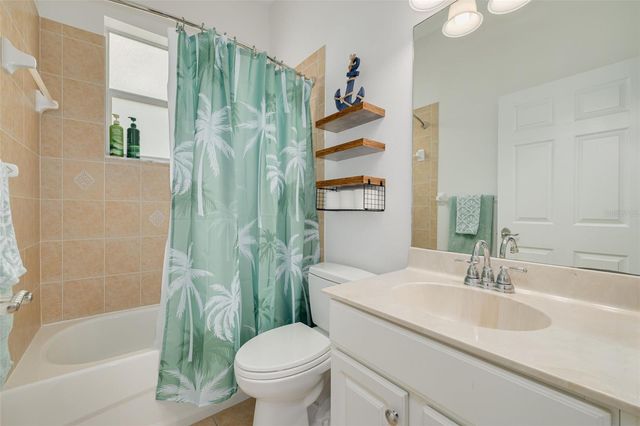 8253 WILD OAKS CIRCLE, Largo, FL 33773
