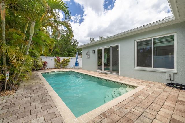 8253 WILD OAKS CIRCLE, Largo, FL 33773