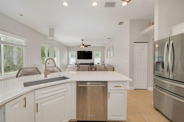 8253 WILD OAKS CIRCLE, Largo, FL 33773