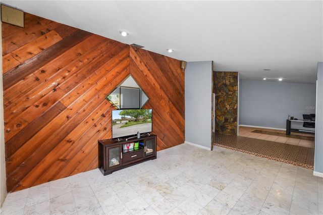 2010 MOSS COURT, Dunedin, FL 34698