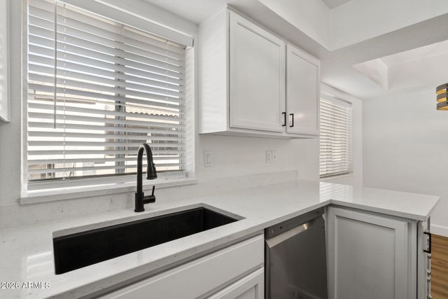 4554 E PARADISE VILLAGE Parkway N 203, Phoenix, AZ 85032