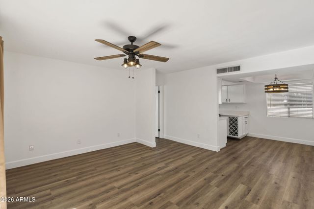 4554 E PARADISE VILLAGE Parkway N 203, Phoenix, AZ 85032