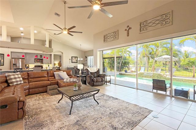 8723 S LAKE CIRCLE, Fort Myers, FL 33908