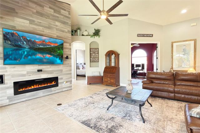 8723 S LAKE CIRCLE, Fort Myers, FL 33908