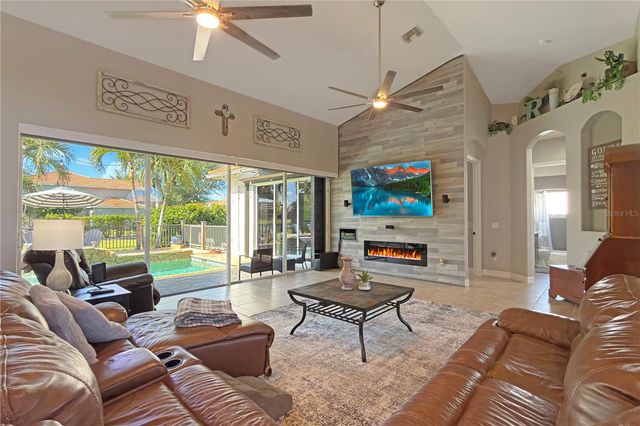 8723 S LAKE CIRCLE, Fort Myers, FL 33908