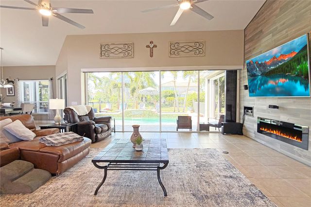 8723 S LAKE CIRCLE, Fort Myers, FL 33908