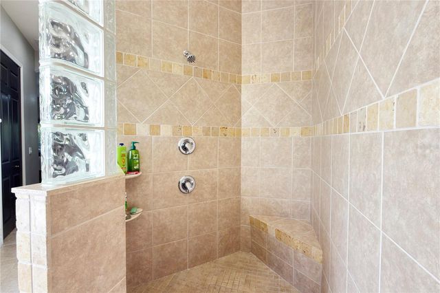 8723 S LAKE CIRCLE, Fort Myers, FL 33908
