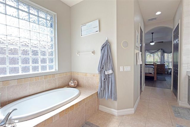 8723 S LAKE CIRCLE, Fort Myers, FL 33908