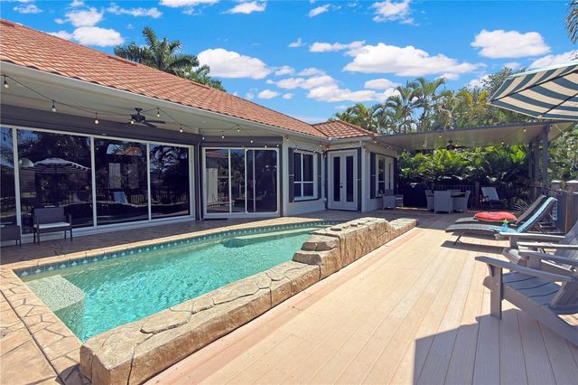 8723 S LAKE CIRCLE, Fort Myers, FL 33908