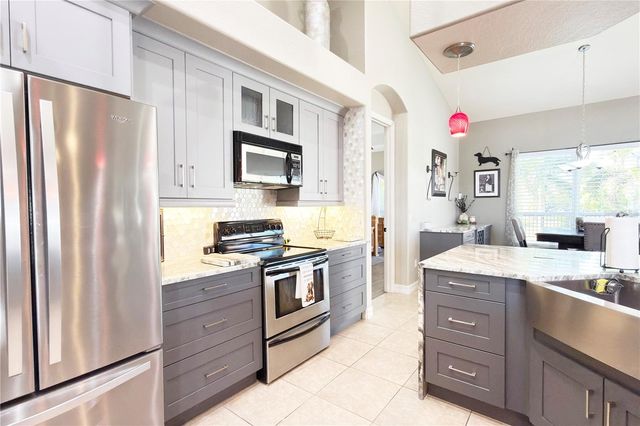 8723 S LAKE CIRCLE, Fort Myers, FL 33908