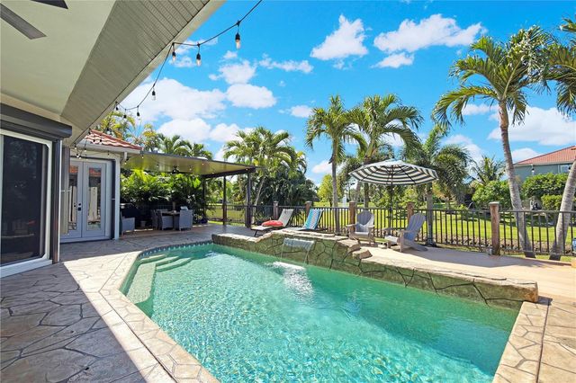 8723 S LAKE CIRCLE, Fort Myers, FL 33908