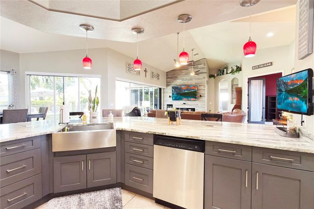 8723 S LAKE CIRCLE, Fort Myers, FL 33908