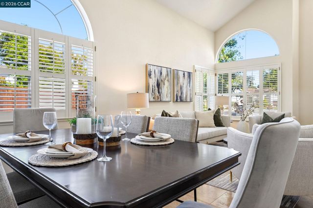 300 Fiddle Creek Pl, San Ramon, CA 94582