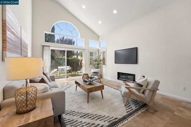 300 Fiddle Creek Pl, San Ramon, CA 94582