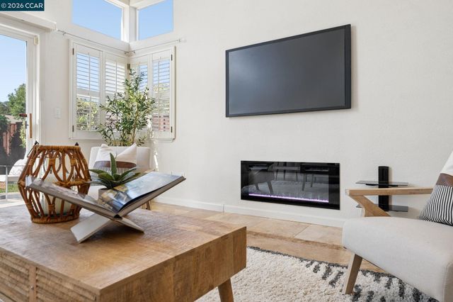 300 Fiddle Creek Pl, San Ramon, CA 94582