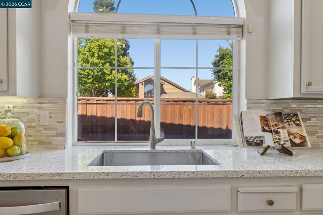 300 Fiddle Creek Pl, San Ramon, CA 94582
