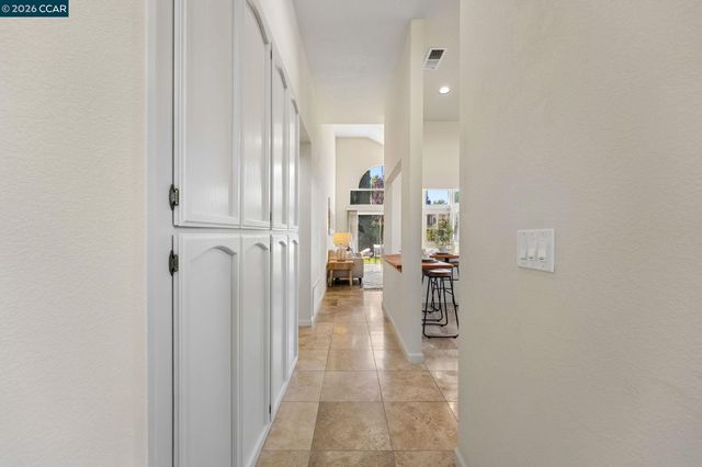 300 Fiddle Creek Pl, San Ramon, CA 94582