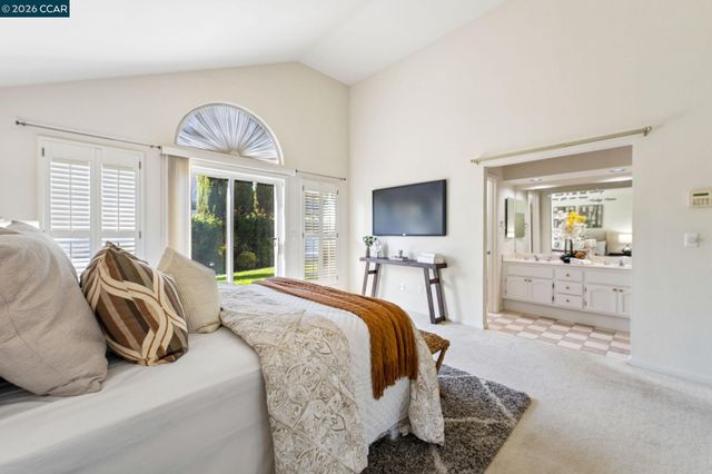 300 Fiddle Creek Pl, San Ramon, CA 94582