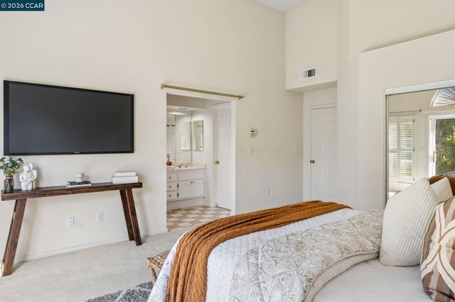 300 Fiddle Creek Pl, San Ramon, CA 94582