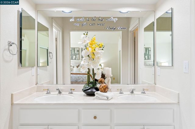 300 Fiddle Creek Pl, San Ramon, CA 94582