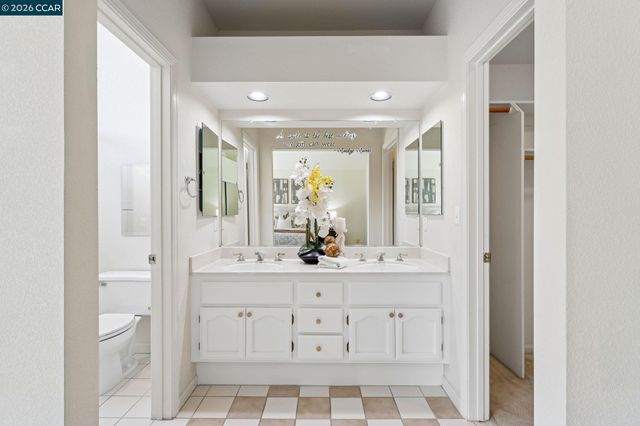 300 Fiddle Creek Pl, San Ramon, CA 94582