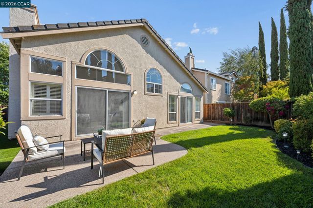300 Fiddle Creek Pl, San Ramon, CA 94582