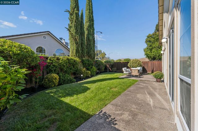 300 Fiddle Creek Pl, San Ramon, CA 94582