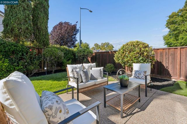 300 Fiddle Creek Pl, San Ramon, CA 94582