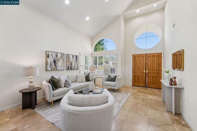 300 Fiddle Creek Pl, San Ramon, CA 94582