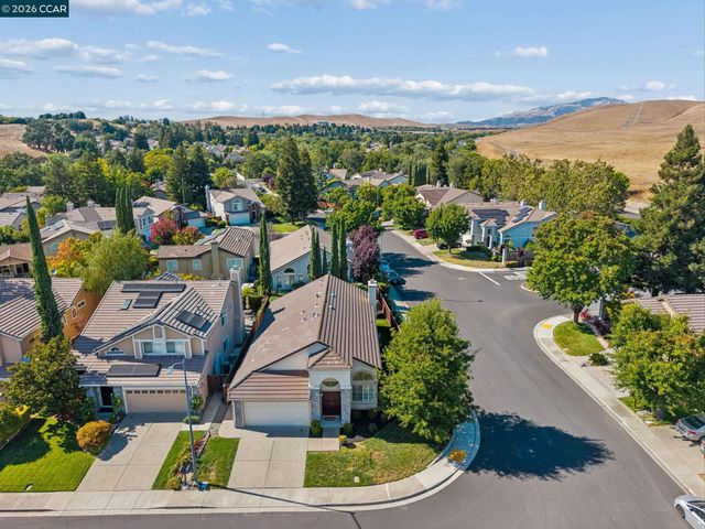 300 Fiddle Creek Pl, San Ramon, CA 94582