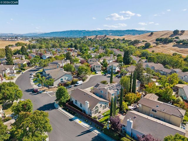 300 Fiddle Creek Pl, San Ramon, CA 94582