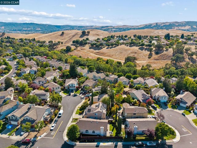 300 Fiddle Creek Pl, San Ramon, CA 94582