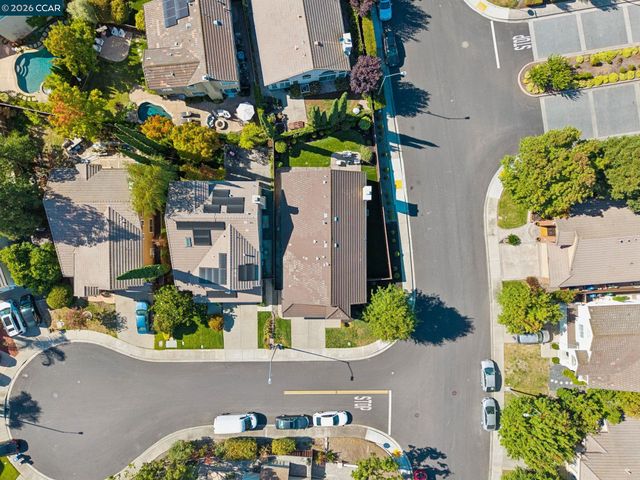 300 Fiddle Creek Pl, San Ramon, CA 94582