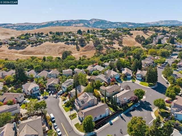 300 Fiddle Creek Pl, San Ramon, CA 94582