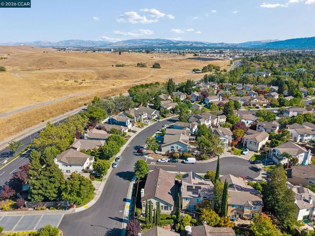 300 Fiddle Creek Pl, San Ramon, CA 94582