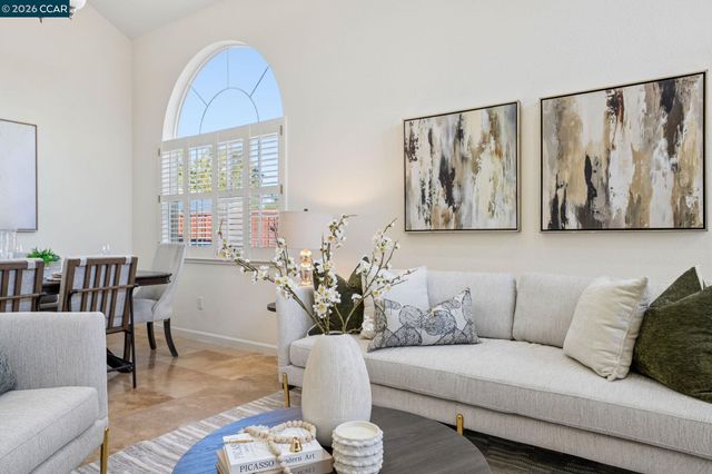 300 Fiddle Creek Pl, San Ramon, CA 94582