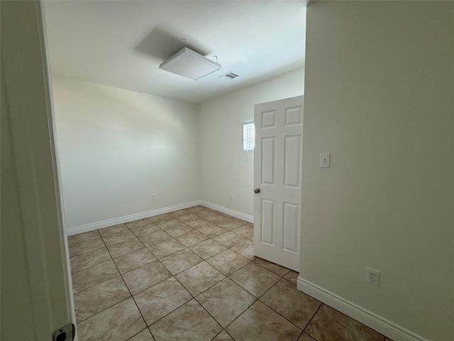 2724 Crossview Drive 201, Houston, TX 77063