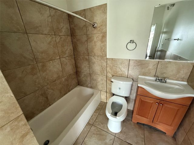 2724 Crossview Drive 201, Houston, TX 77063