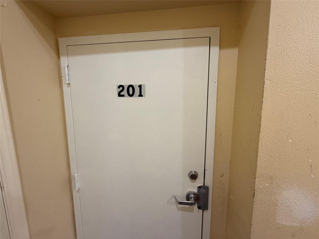 2724 Crossview Drive 201, Houston, TX 77063