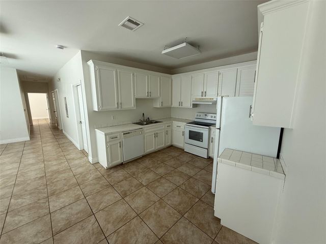 2724 Crossview Drive 201, Houston, TX 77063