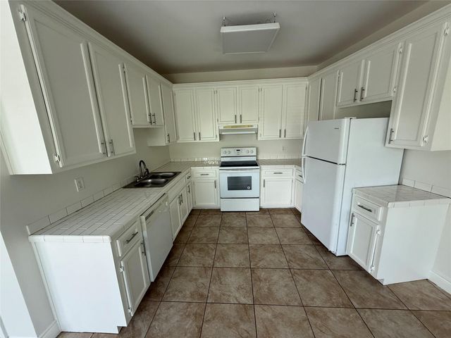 2724 Crossview Drive 201, Houston, TX 77063