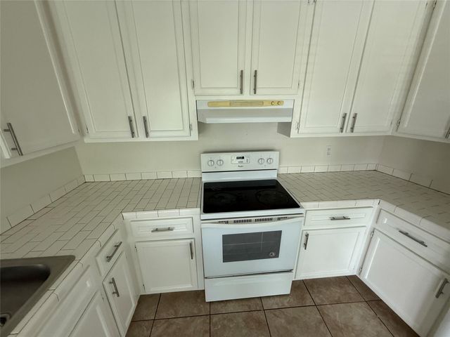 2724 Crossview Drive 201, Houston, TX 77063