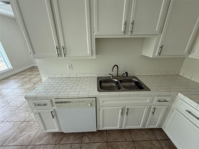 2724 Crossview Drive 201, Houston, TX 77063