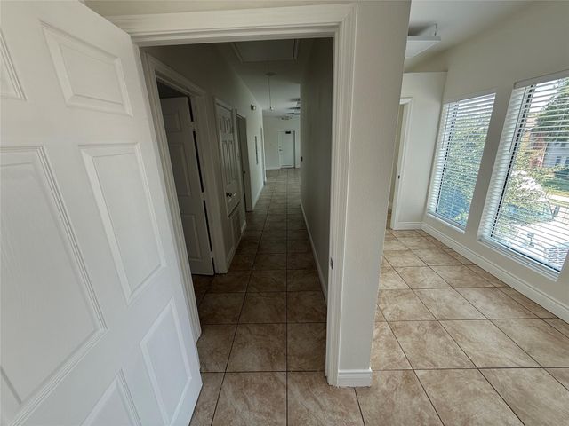 2724 Crossview Drive 201, Houston, TX 77063