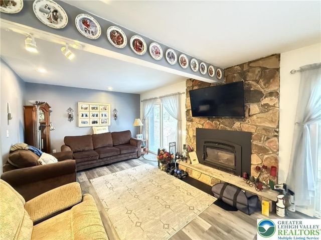 5933 Decker Road, Lehman Twp, PA 18324