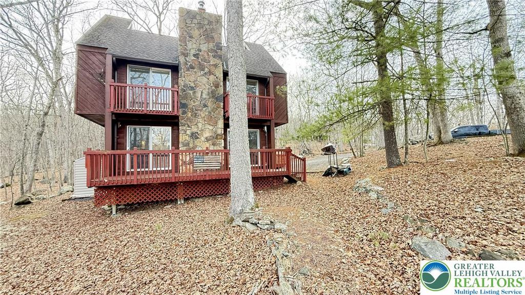 5933 Decker Road, Lehman Twp, PA 18324