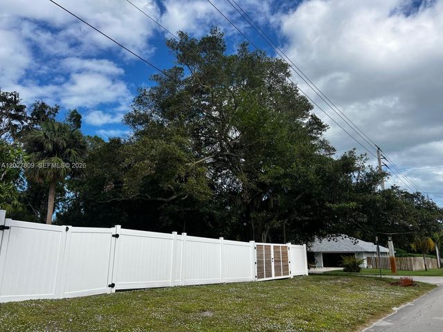 1023 SE 7th St, Stuart, FL 34996