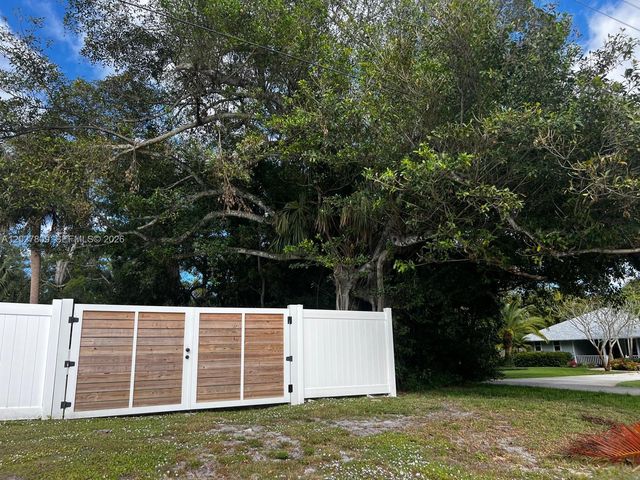 1023 SE 7th St, Stuart, FL 34996