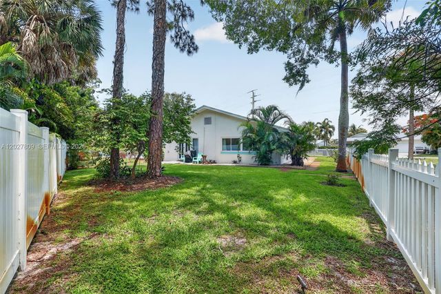 1023 SE 7th St, Stuart, FL 34996