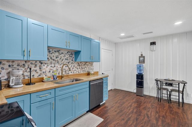1023 SE 7th St, Stuart, FL 34996